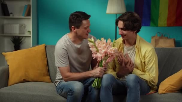 Video Homosexual Couple Home One Enters Frame Flower Bouquet Hand — Stock Video
