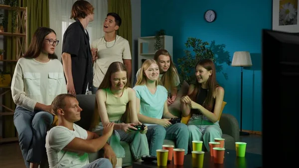 Group Teens Young People Friends Sitting Standing Two Guys Boys — Stock Photo, Image