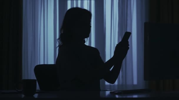 Ritratto Silhouette Femminile Nell Appartamento Buio Concetto Creativo Della Vita — Video Stock