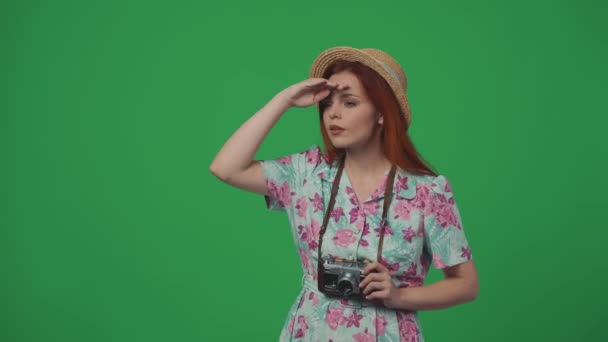 Publicité Itinérante Concept Créatif Femme Chapeau Paille Avec Caméra Film — Video