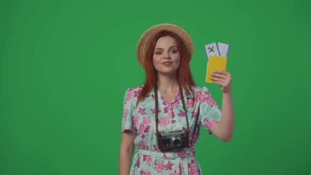 Concepto Creativo Publicidad Itinerante Mujer Viajera Con Sombrero Sosteniendo Billetes — Vídeos de Stock