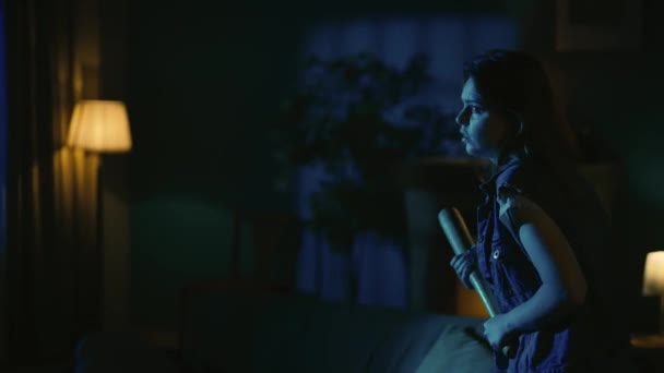 Horror Film Scene Het Appartement Creatief Concept Jong Meisje Met — Stockvideo