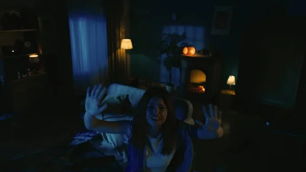 Korku Filmi Sahnesi Cadılar Bayramı Reklam Konsepti Karanlık Apartman Dairesinde — Stok fotoğraf