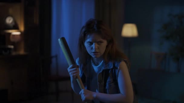 Horror Film Jelenet Lakás Kreatív Koncepció Fiatal Lány Alkalmi Aggódó — Stock videók
