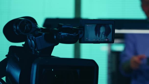 Detailní Videozáznam Natáčení Kamery Nahrávání Obličeje Podezřelého Pachatele Pachatele Nebo — Stock video