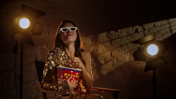 Cinematografia Cinema Set Backstage Conceito Criativo Mulher Elegante Vestido Dourado — Vídeo de Stock