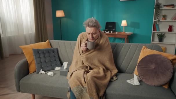 Zoom Video Middle Aged Man Sitting Couch Sofa Wrapped Blanket — Stock Video