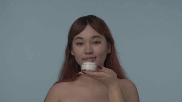 Közelkép Elszigetelt Lassított Felvétel Egy Fiatal Szemináriumi Nőről Vörös Festett — Stock videók