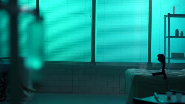 Full Sized Silhouet Video Van Een Gehandicapte Man Patiënt Met — Stockvideo