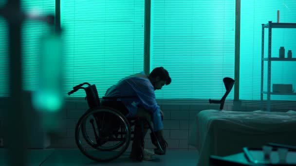 Vídeo Silhueta Tamanho Completo Homem Com Deficiência Paciente Com Deficiência — Vídeo de Stock