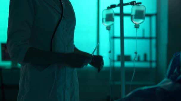 Vidéo Gros Plan Une Femme Méconnaissable Infirmière Médecin Pratiquant Une — Video