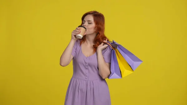Redhaired Woman Holds Shopping Bags Drinks Coffee Tea Paper Cup — Stock Photo, Image
