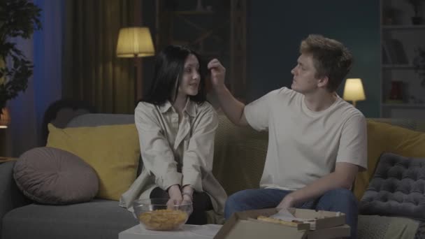 Erste Liebe Und Beziehungen Kreatives Konzept Porträt Eines Teenie Paares — Stockvideo