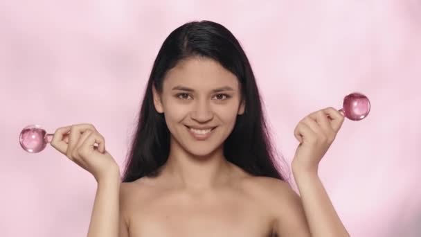 Schoonheid Huidverzorging Reclame Concept Close Studio Shot Van Mooi Vrouwelijk — Stockvideo