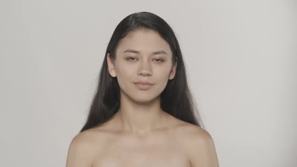 Güzellik Cilt Tanıtım Konsepti Güzel Bir Kadın Modelin Stüdyo Çekimini — Stok video