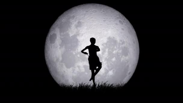 月亮上的芭蕾背景下的创意概念 专业舞蹈演员的肖像 美丽的芭蕾舞女舞者在幻想的满月背景下表演着一套经典的编舞曲 — 图库视频影像