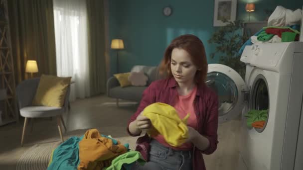 Redhead Woman Standing Room Unloading Washing Machine Excited Happy Find — Stock Video
