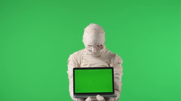Zelená Obrazovka Izolované Chroma Klíč Video Zachycující Strašidelné Mumie Držící — Stock video