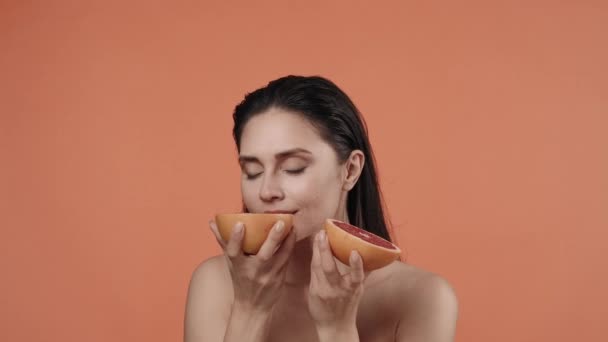 Portrait Beau Modèle Brune Gros Plan Une Femelle Maquillage Naturel — Video
