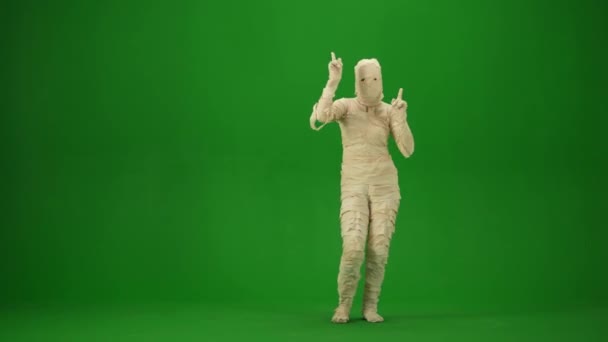 Scary Mummy Wrapped Bandages Dances Her Arms Air Green Screen — Stock Video