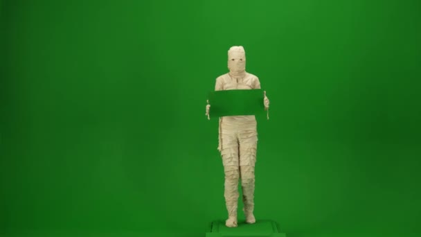 Zielony Ekran Odizolowany Chroma Key Wideo Rejestrujące Przerażającą Mumię Idącą — Wideo stockowe