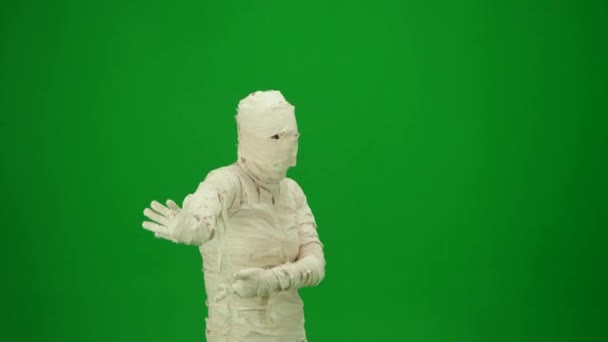 Una Mummia Avvolta Bende Che Ballano Danza Orientale Muovendosi Con — Video Stock