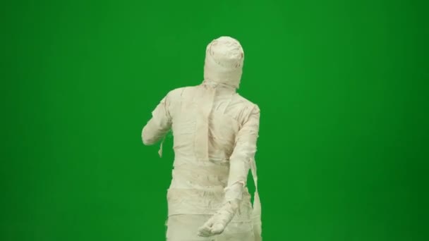 Una Mummia Avvolta Bende Che Danzano Agitando Mani Gambe Schermo — Video Stock
