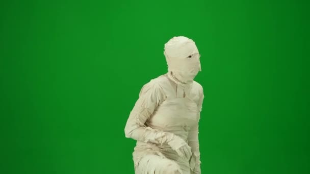 Bandajlara Sarılı Dans Eden Bacak Sallayan Bir Mumya Yeşil Ekran — Stok video