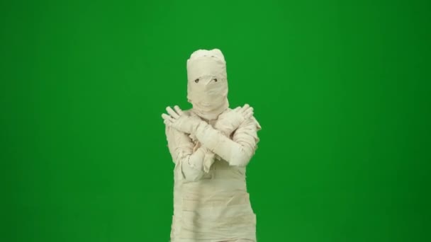 Scary Mummy Wrapped Bandages Dancing Macarena Dance Green Screen Isolated — Stock Video