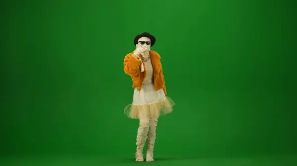 Glamorous Mummy Orange Fur Coat Hat Sunglasses Sends Air Kiss — Stock Photo, Image