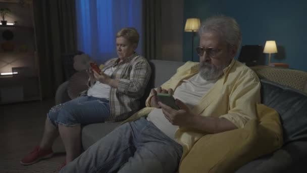 Frame Elderly Couple Sitting Sides Couch Demonstrate Quarrel Resentment Anger — Stock Video