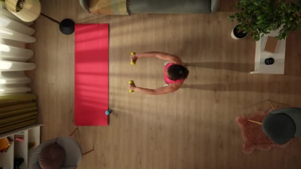 Vista Superior Capturando Uma Jovem Mulher Fazendo Seu Exercício Matinal — Vídeo de Stock
