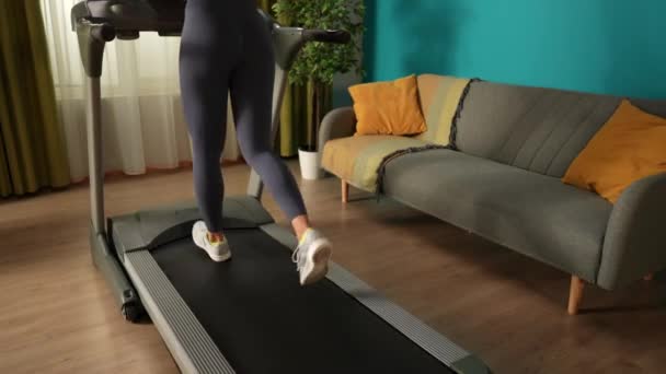 Jeune Femme Faisant Son Exercice Cardio Matinal Cours Exécution Sur — Video