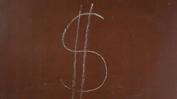 Kalıplı Kahverengi Karatahta Arka Planı Dolar Sembolü Tahtaya Beyaz Tebeşirle — Stok fotoğraf