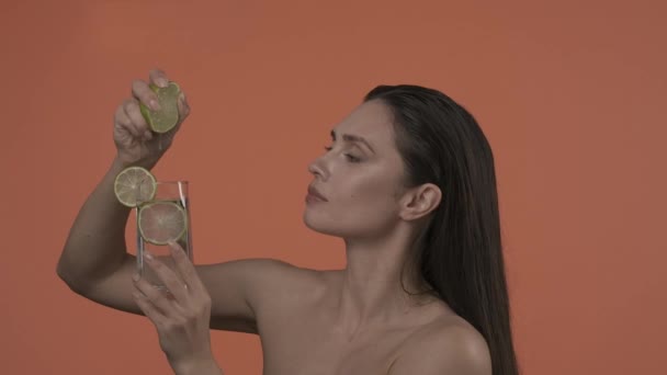Portrait Beau Modèle Brune Gros Plan Une Femelle Maquillage Naturel — Video