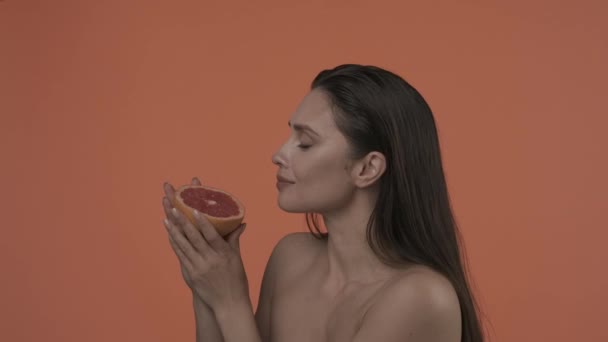 Retrato Hermosa Modelo Morena Primer Plano Una Mujer Con Maquillaje — Vídeo de stock