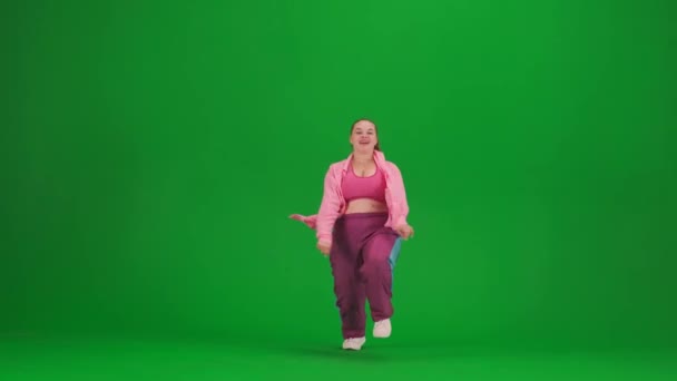 Atrakcyjna Kobieta Tańcząca Jazz Funk Tle Zielonego Ekranu Chroma Key — Wideo stockowe