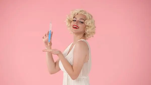 Woman Holding Syringe Filler Side View Woman Looking Marilyn Monroe — Stock Photo, Image