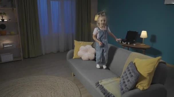 Little Girl Jumping Couch Living Room Laughing Clapping Her Hands — Stock Video