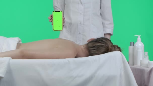 Conceito Publicidade Saúde Close Mulher Deitada Mesa Massagem Terapeuta Profissional — Vídeo de Stock
