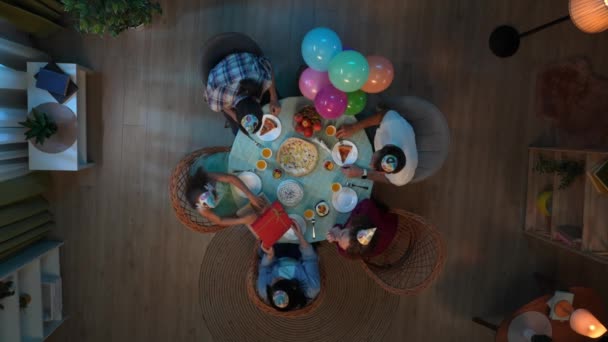 Familj Och Föräldraskap Kreativt Koncept Scen Vardagsrummet Ovanifrån Bord Med — Stockvideo