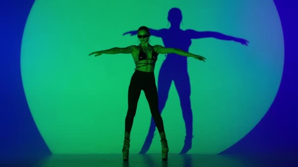 Moderne Choreografie Dans Creatief Concept Portret Van Vrouwelijke Danseres Aansprekende — Stockvideo