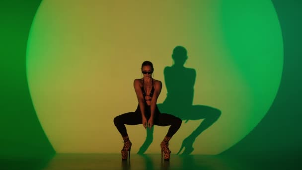 Modern Koreografi Dans Yaratıcı Konsepti Kadın Dansçı Portresi Modern Koreografiyle — Stok video
