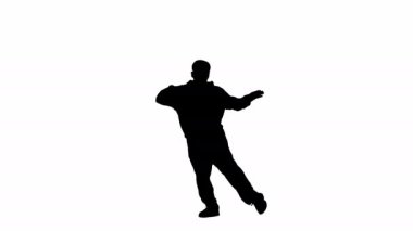Beyaz bir arkaplanda, siluet giymiş bir adam dans ediyor. Hip hop yönündeki çeşitli dans hareketlerini gösteriyor. Plastik, ritmik, profesyonel. Yavaş çekim