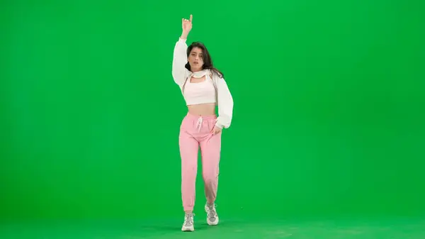 Nowoczesna Choreografia Taneczna Koncepcja Kreatywnej Reklamy Atrakcyjna Kobieta Białej Bluzce — Zdjęcie stockowe