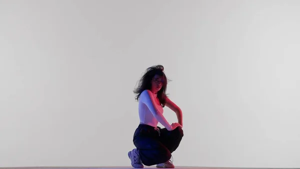 Coreografía Danza Moderna Concepto Publicidad Creativa Mujer Atractiva Pantalones Negros — Foto de Stock