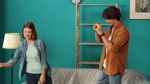 Yeni Gayrimenkul Yaratıcı Reklam Konsepti Taşınma Tahliye Oturma Odasını Kapatın — Stok video