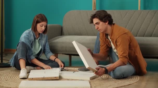 Housewarming Fast Ejendom Kreativ Reklame Koncept Flytning Udsættelse Tæt Lejlighed – Stock-video