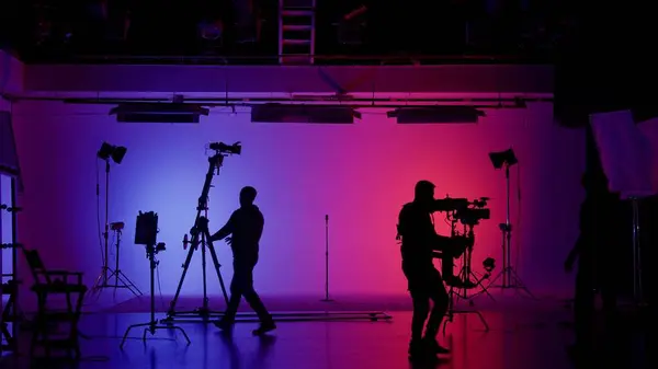Ammatillinen Kuvauspaviljonki Valkoisella Syklo Prosessi Valmistautuu Ammunta Musiikkivideo Ohjaaja Kameramies — kuvapankkivalokuva