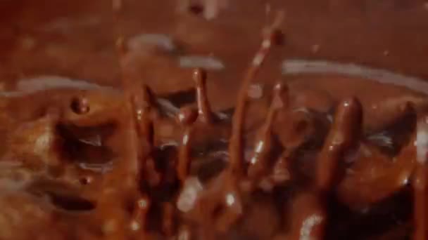 Video Rallentatore Ondate Schizzi Schizzi Cioccolato Piccole Gocce — Video Stock